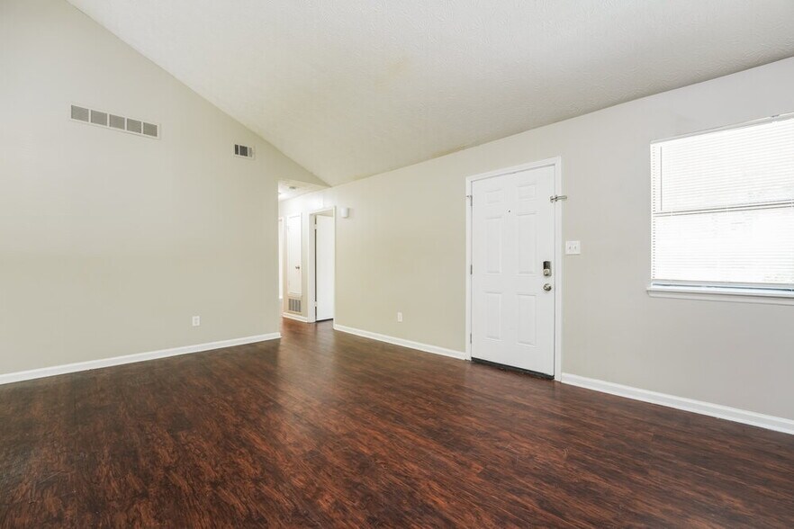 Building Photo - 488 Carillon Ln