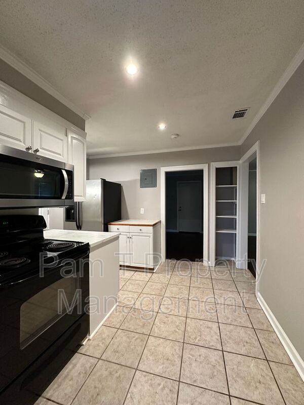 Building Photo - 7804 Clyo Cir