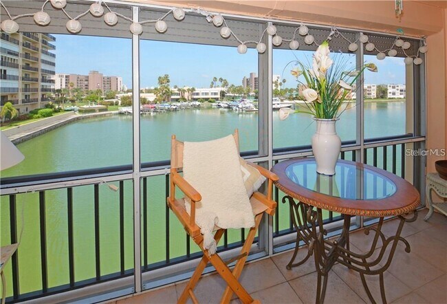 Building Photo - 7420 Bay Island Dr S