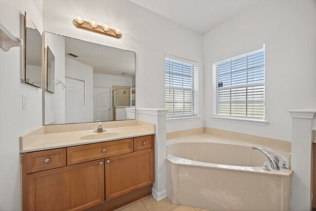 Building Photo - 4213 Victoria Lakes Dr W