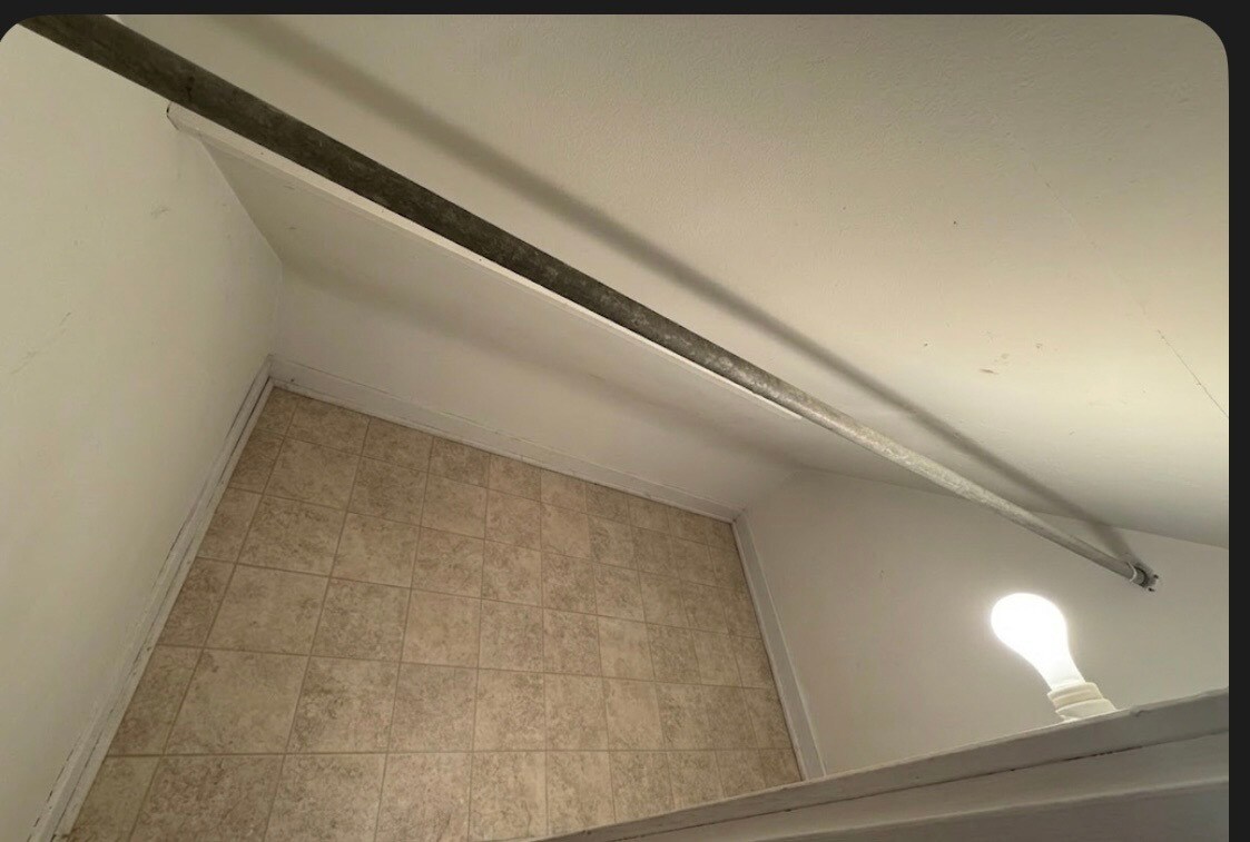 Closet - 3330 N Drake Ave