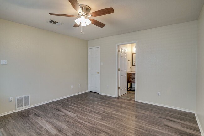 Building Photo - 9405 Rowlands Sayle Rd