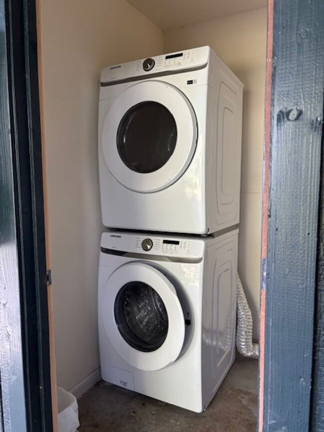 Building Photo - 2 Bedroom / 1 Bath House in HPP