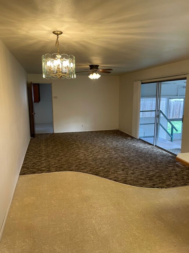 Building Photo - 3 Bed 2 Bath House