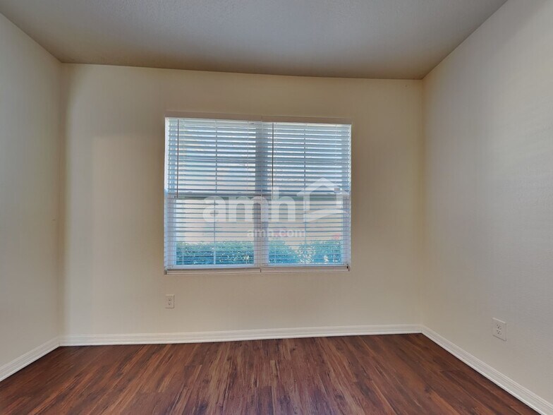 Building Photo - 35900 Jenny Lynne Cir