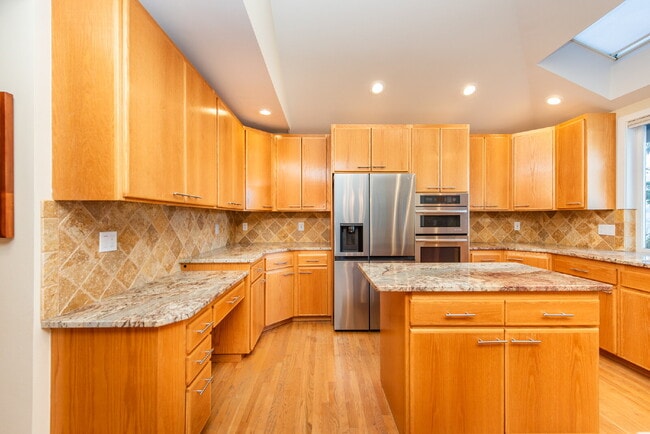 Building Photo - Beautiful Custom Home Overlooking Sequim Bay