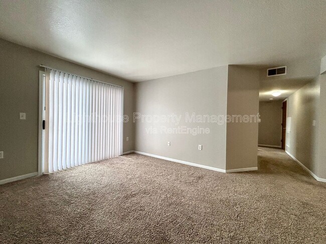 Building Photo - 587 W Randall St