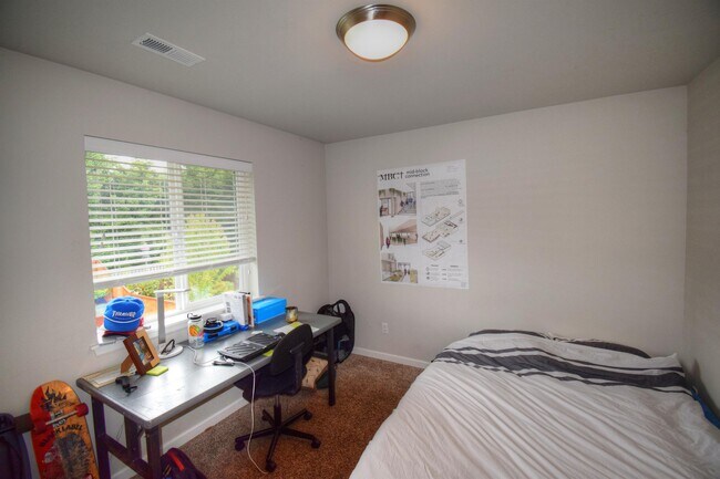 Building Photo - 10620 101st St Ct SW