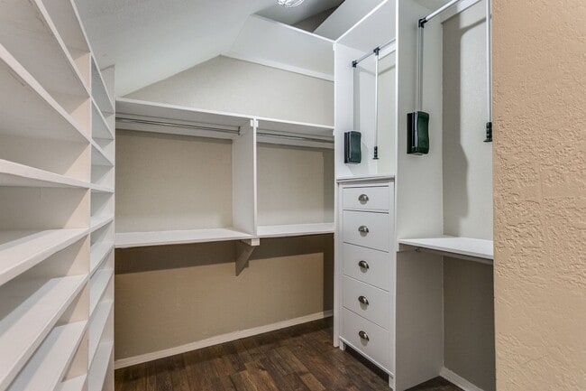 Building Photo - 1309 Fox Lake Ln