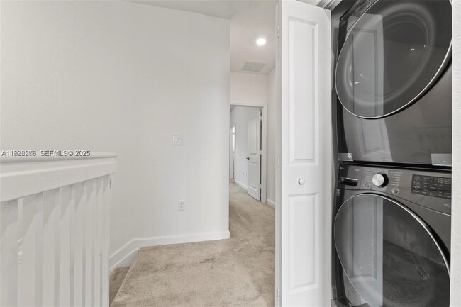 Building Photo - 2668 SE 19th St