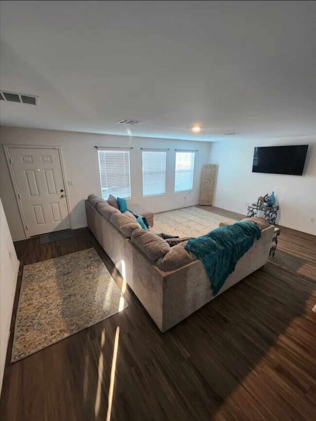 Building Photo - Elgin Mussel Run