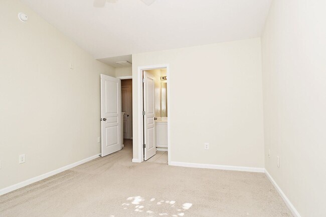 Building Photo - Woodlands of Charlottesville Condo With Community Amenities