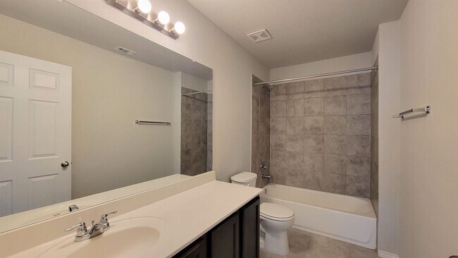 Building Photo - Beautiful two story home in Highland Farms!