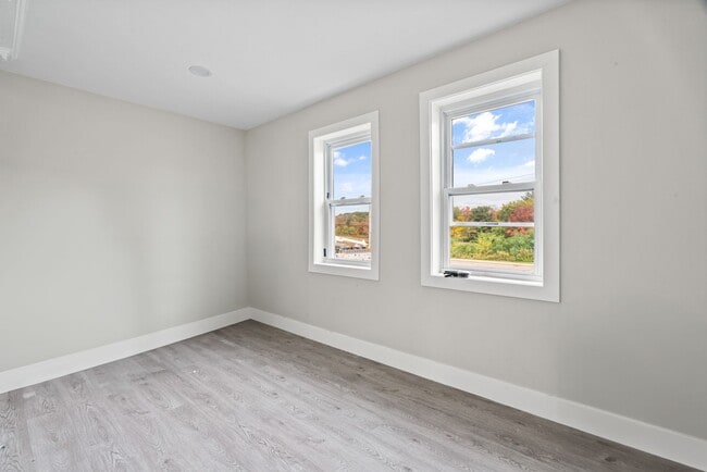 Building Photo - Spacious 3-Bedroom Home with Sunroom & Off-Street Parking in Johnston!