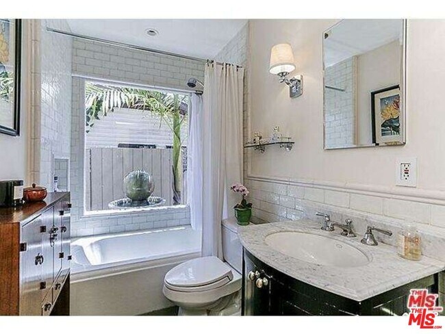 Building Photo - 859 N Spaulding Ave