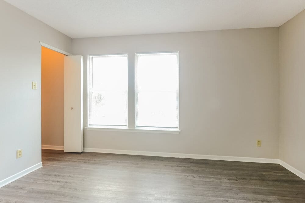Building Photo - 2110 Dutch Elm Dr
