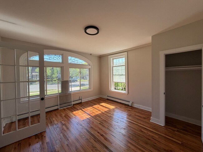 Building Photo - 271 Elm St