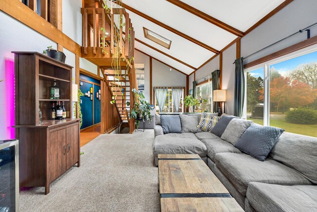 Building Photo - 4400 Valley Rd