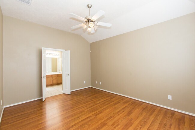 Building Photo - 10206 N Pine Ivy Ln