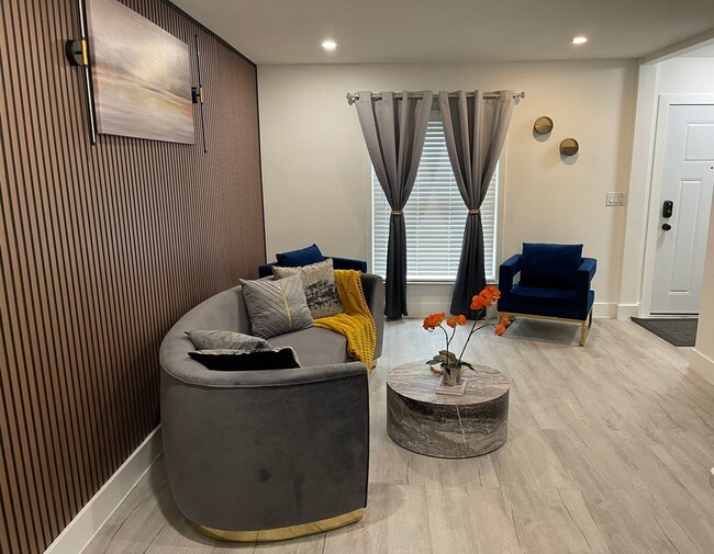 Building Photo - 446 Marquette Dr