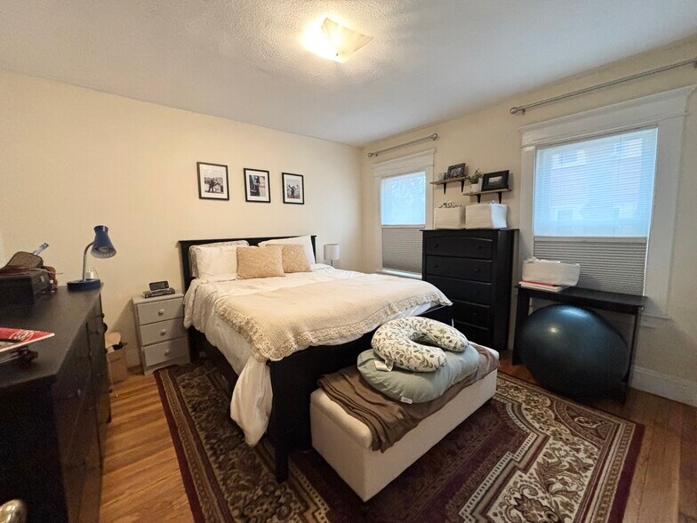 Building Photo - 94-96-96 Rossmore Rd