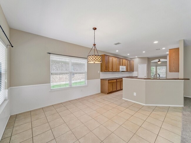 Building Photo - 8162 Robertson Dr