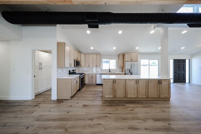 Building Photo - 3001 W Mercer Ln