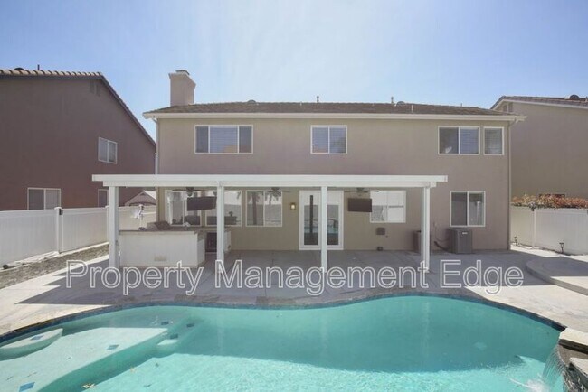 Building Photo - 29880 Pinehurst Dr