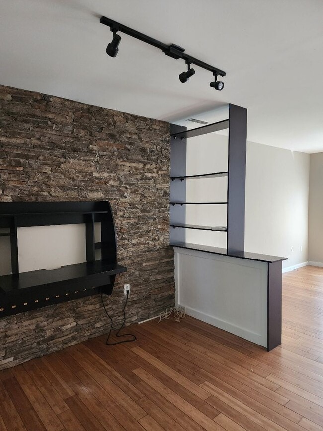 Building Photo - COMING SOON - TOWNHOUSE IN NEWARK/BEAR AREA