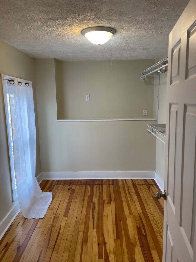 Building Photo - 10 S Preston St