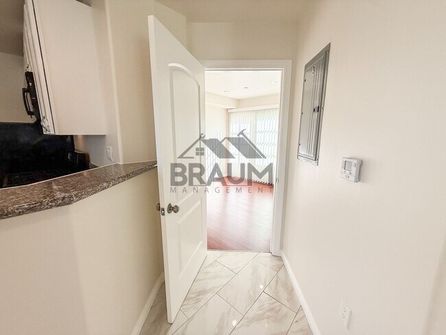 Building Photo - 1423 Franklin St