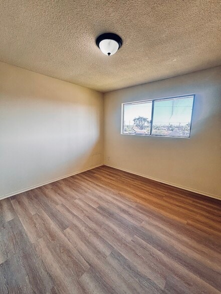 Building Photo - 1001 E Stearns Ave