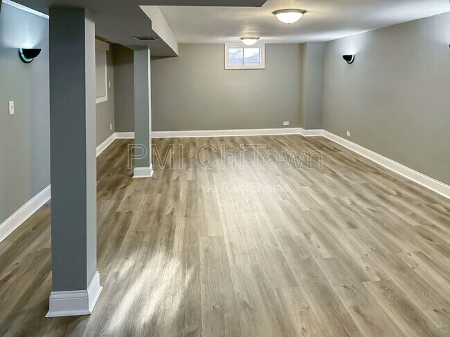 Building Photo - 1409 E Lincoln Ave