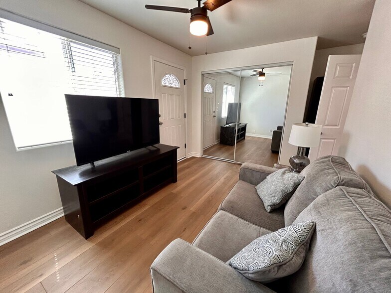 Building Photo - 1366 N Soto St