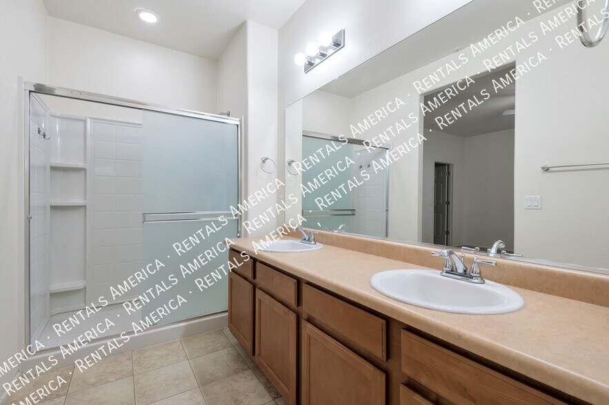 Building Photo - 3323 S Lakeside Ridge Loop