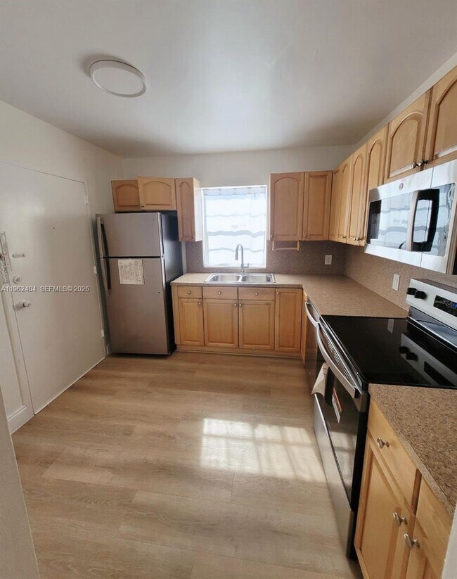 Building Photo - 2025 NE 164th St