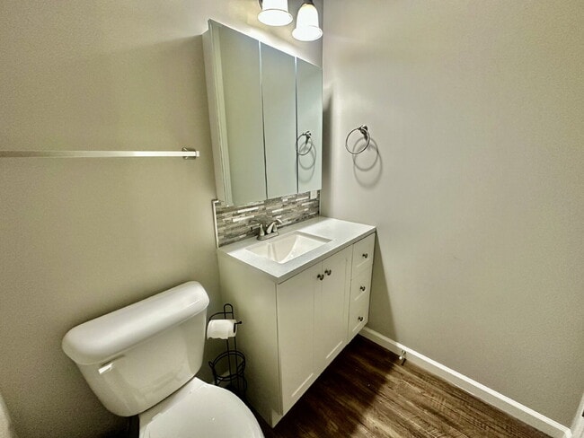Building Photo - Two Bedroom Apartment in the Heart of the Bluffton Promenade!