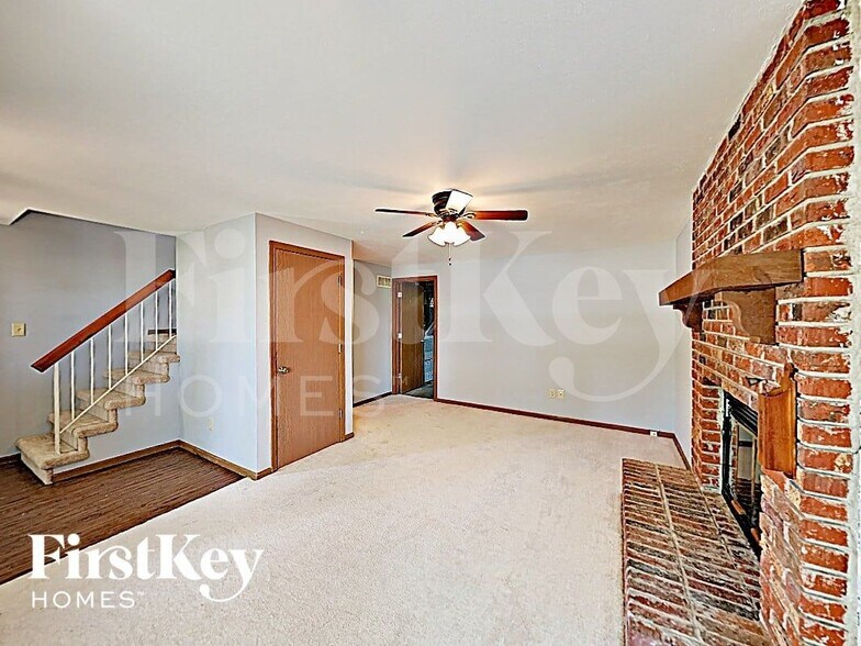 Building Photo - 7011 Blue Mountain Dr