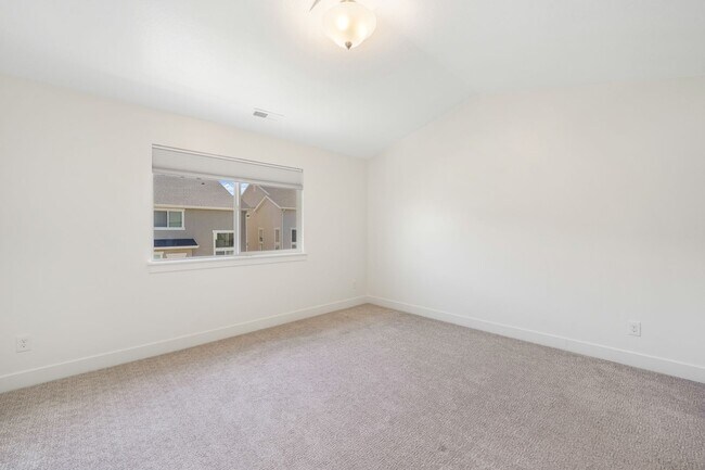 Building Photo - 672 N 260 W