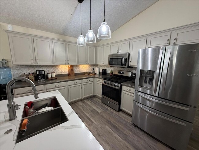 Building Photo - 723 Lady Diana Dr