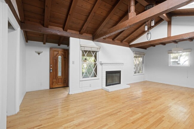 Building Photo - 15826 Magnolia Blvd