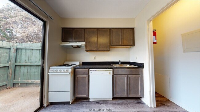 Building Photo - 725 Peppertree Dr