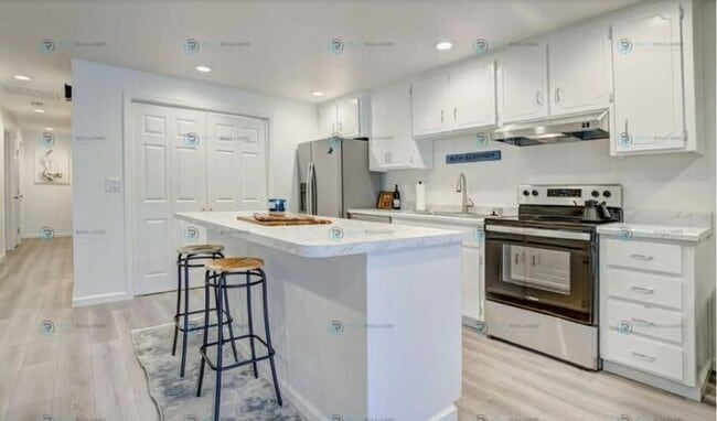 Building Photo - Stylish Tahoe Retreat with Modern Kitchen ...