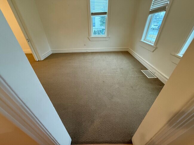 Building Photo - 125 Market St