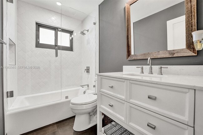 Building Photo - 915 NW 7th St