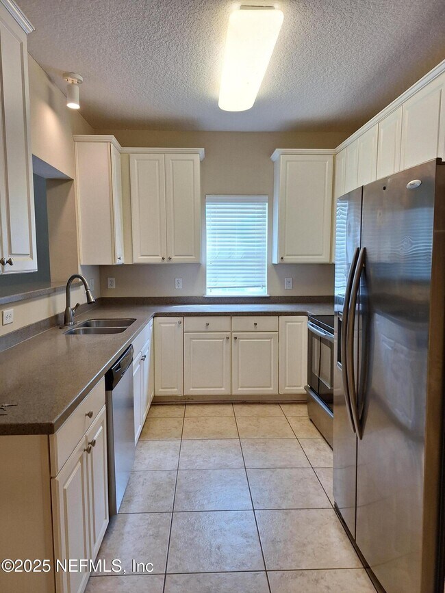 Building Photo - 7217 Deerfoot Cir