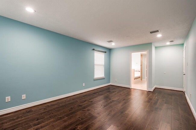 Building Photo - 5914 Shadow Creek Ct