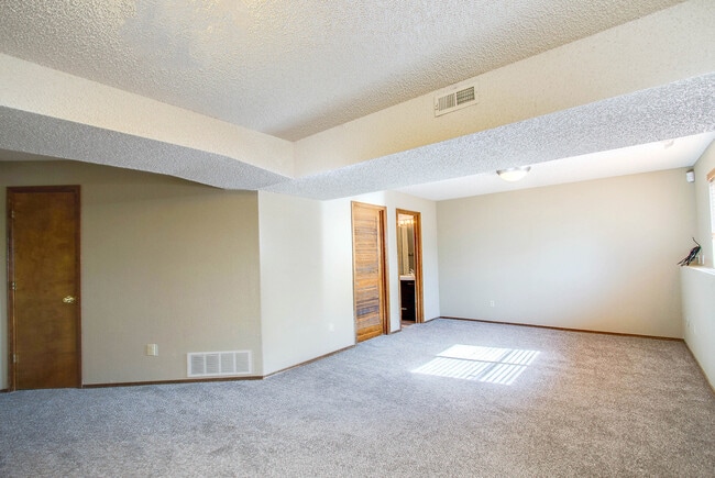 Building Photo - Spacious 4BR Home in Gleneagle!!!