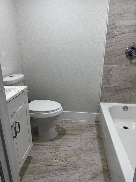 Building Photo - 582 E 18th St