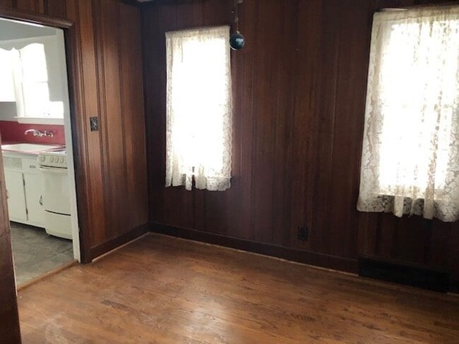 Building Photo - Great 4 Bedroom Home In Harper Woods